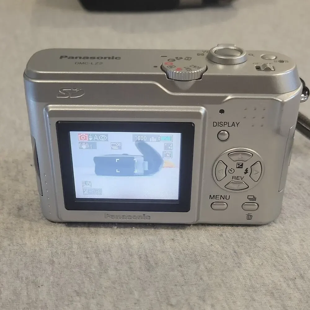 Panasonic LUMIX DMC-LZ2 5MP Silver Compact Camera 6x Zoom, Case, Tested Works